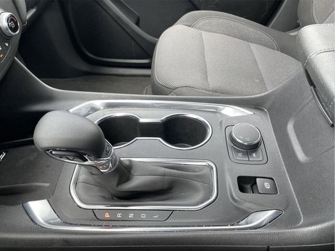 Used 2022 Chevrolet Traverse LT image 32