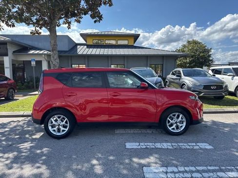 Used 2025 Kia Soul LX w/ LX Technology Package FWD image 8