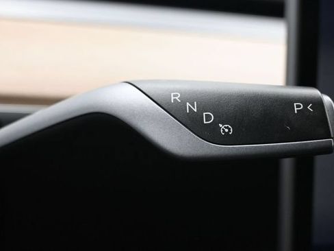Used 2025 Tesla Model Y Long Range RWD image 24