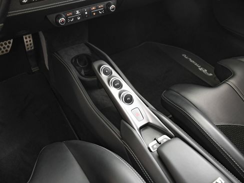 Certified 2020 Ferrari F8 Tributo image 15