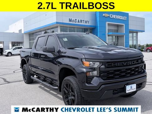 Used 2024 Chevrolet Silverado 1500 Custom Trail Boss w/ Dark Appearance Package AWD/4WD image 1