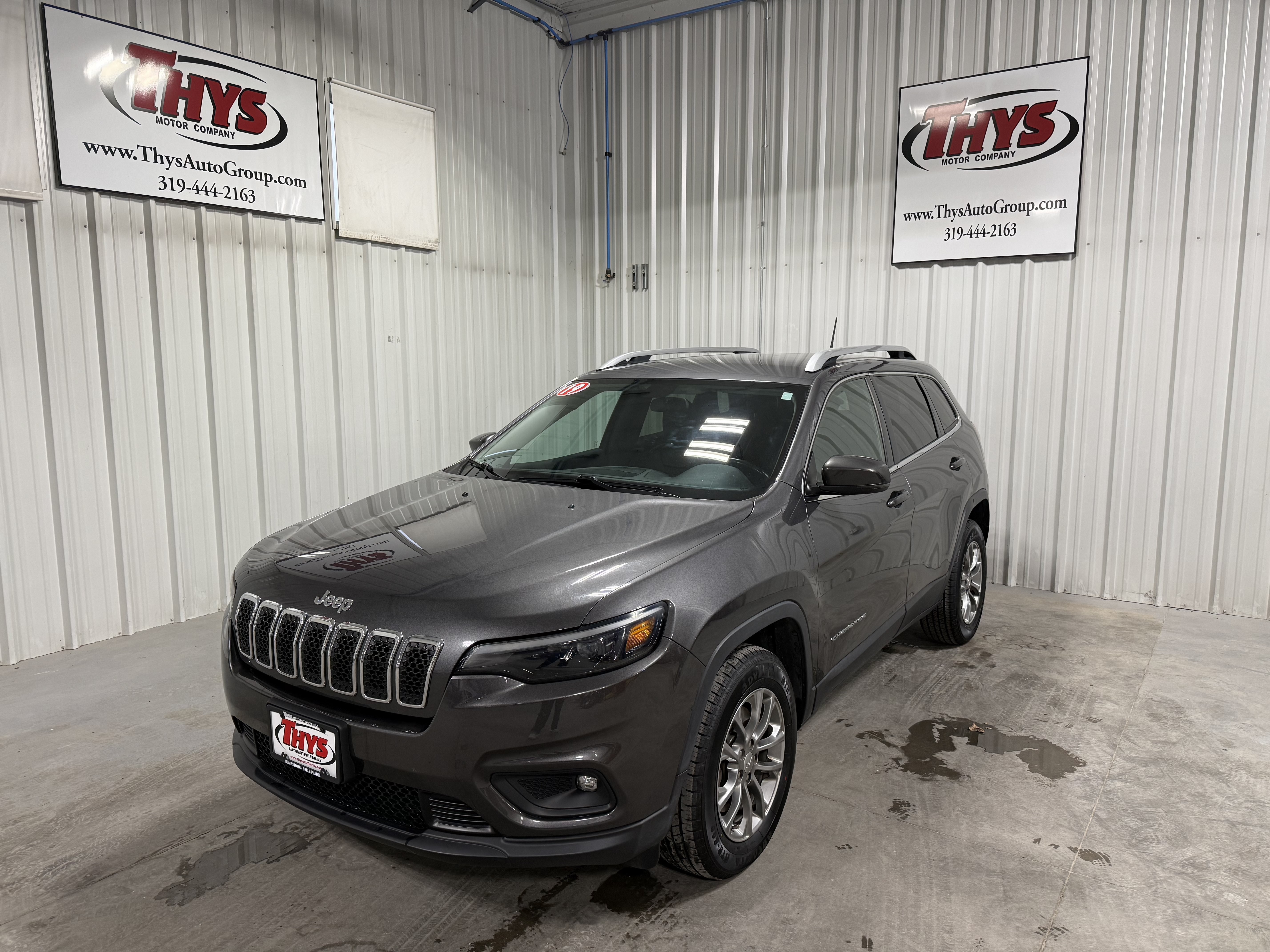 Used 2019 Jeep Cherokee Latitude Plus w/ Cold Weather Group AWD/4WD image 15