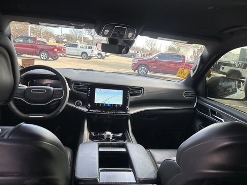 Used 2023 Jeep Wagoneer Series II image 15