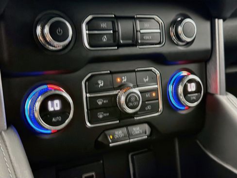 Used 2024 GMC Yukon XL SLE w/ Max Trailering Package AWD/4WD image 10