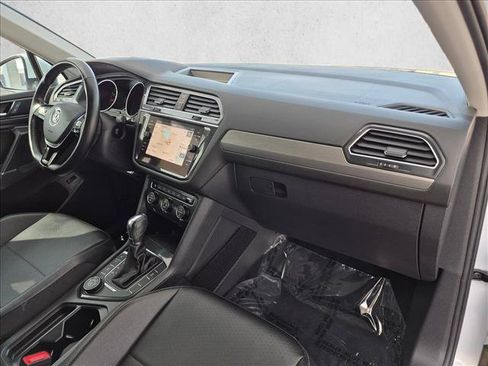 Used 2018 Volkswagen Tiguan SEL AWD/4WD image 22