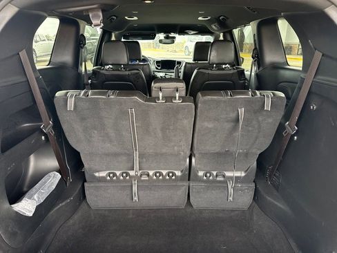 Used 2025 Chrysler Pacifica Select FWD image 11