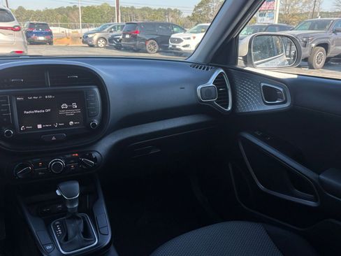 Used 2025 Kia Soul LX w/ LX Technology Package image 33