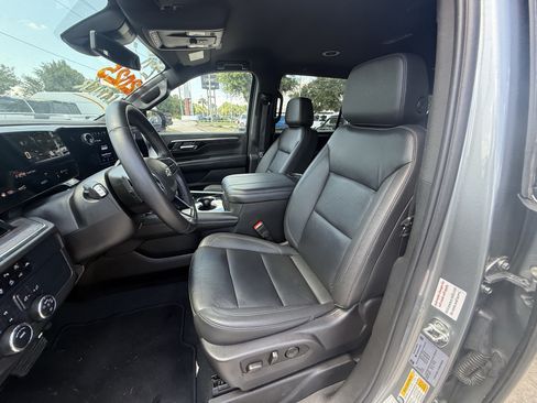 Used 2025 Chevrolet Suburban Z71 AWD/4WD image 27
