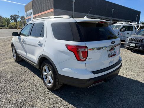 Used 2019 Ford Explorer XLT w/ Equipment Group 201A image 3