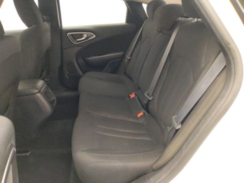 Used 2016 Chrysler 200 Touring image 18