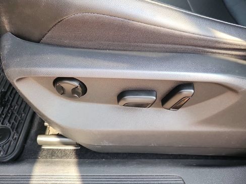 Used 2018 Volkswagen Tiguan SE w/ Panoramic Sunroof Package AWD/4WD image 8