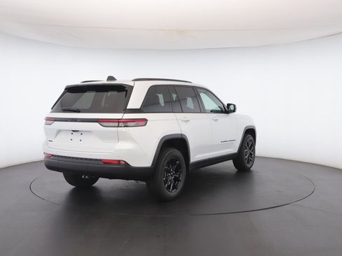 New 2025 Jeep Grand Cherokee Altitude image 26