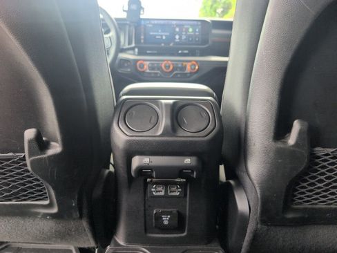 Used 2025 Jeep Gladiator Mojave w/ Convenience Group AWD/4WD image 30