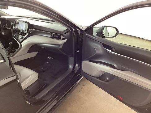 Used 2022 Toyota Camry SE FWD image 19