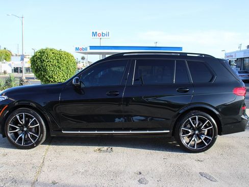 Used 2022 BMW X7 xDrive40i w/ M Sport Package AWD/4WD image 2