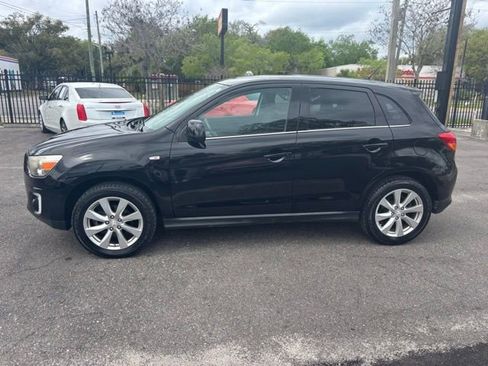 Used 2015 Mitsubishi Outlander Sport SE image 2