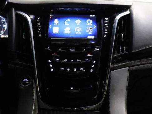 Used 2015 Cadillac Escalade Platinum image 32