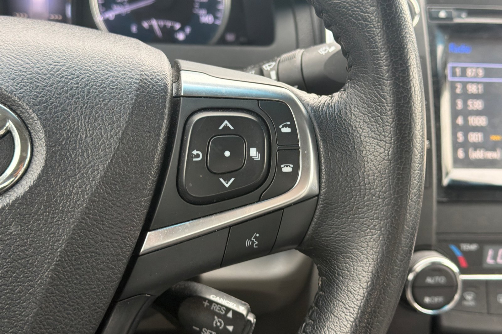 Used 2015 Toyota Camry XLE FWD image 30