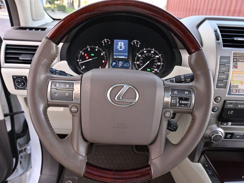 Used 2015 Lexus GX 460 w/ Premium Package AWD/4WD image 18