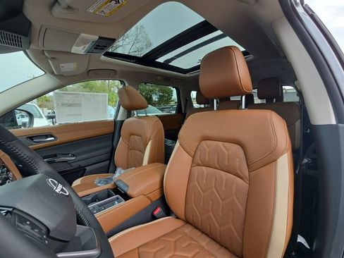 New 2026 Nissan Pathfinder Platinum image 13