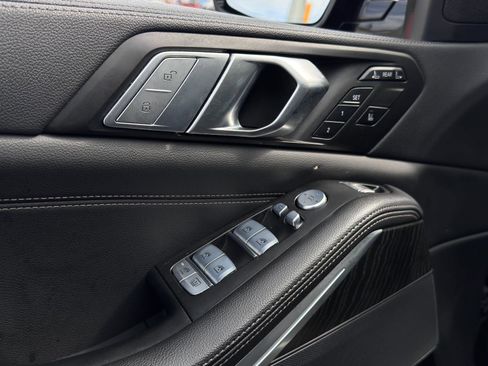 Used 2022 BMW X7 xDrive40i w/ Premium Package image 14
