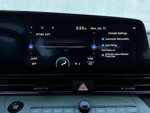 Used 2025 Hyundai Elantra Limited image 34