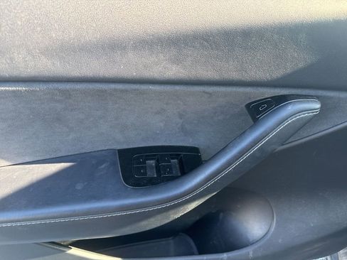 Used 2021 Tesla Model Y Long Range image 13