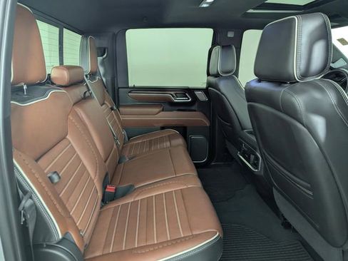 Used 2025 GMC Sierra 3500 Denali Ultimate AWD/4WD image 19