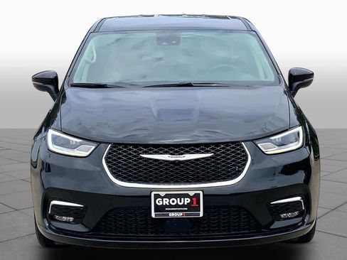 Used 2023 Chrysler Pacifica Touring-L FWD image 4