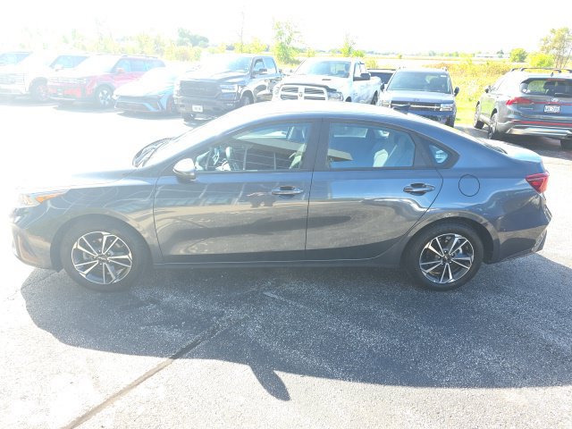 Used 2022 Kia Forte LXS FWD image 9