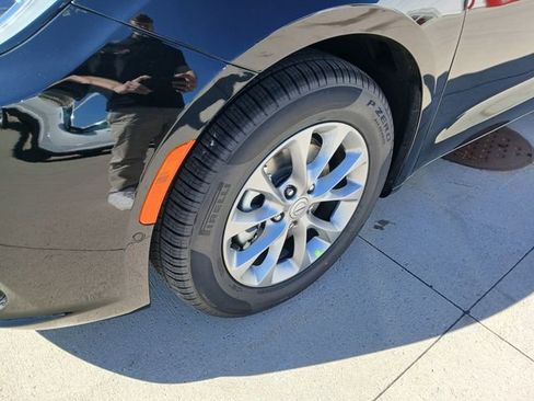 New 2026 Chrysler Pacifica Limited w/ Uconnect Theater Family Group FWD image 9