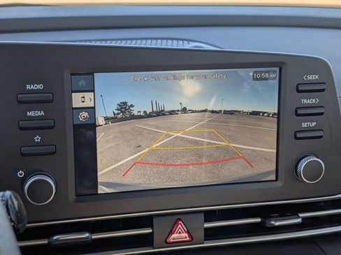 Used 2025 Hyundai Elantra Blue 4D Sedan image 18