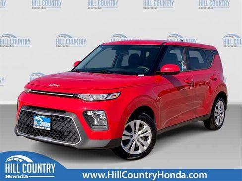 Used 2022 Kia Soul LX image 1