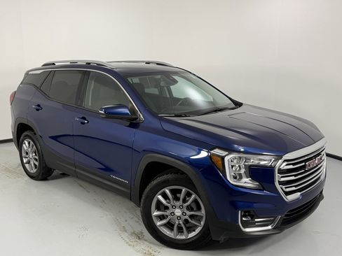 Used 2022 GMC Terrain SLT w/ LPO, Floor Liner Package image 1