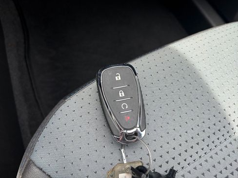 Used 2025 Chevrolet Trax LT FWD image 23