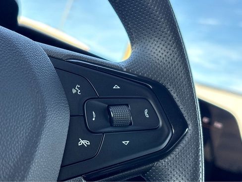 Used 2025 Chevrolet Trax LT image 14