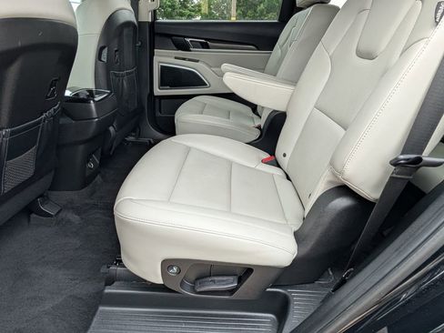 Used 2023 Kia Telluride S AWD/4WD image 19