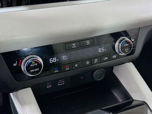 Used 2024 Mitsubishi Outlander SEL Black Edition image 19