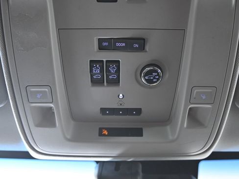 Used 2018 GMC Yukon Denali w/ Denali Ultimate Package AWD/4WD image 36