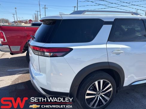 Used 2025 Nissan Pathfinder Platinum image 1