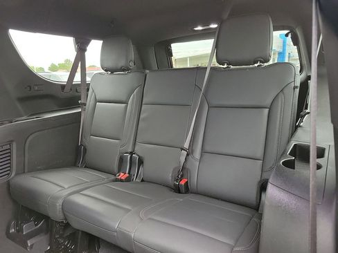 Used 2025 Chevrolet Suburban Z71 AWD/4WD image 9