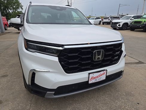 Used 2023 Honda Pilot Elite image 16