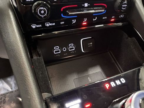 Used 2022 Jeep Grand Cherokee L Limited w/ Luxury Tech Group II image 32