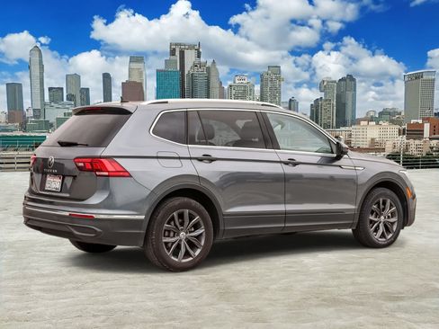 Used 2022 Volkswagen Tiguan SE FWD image 4