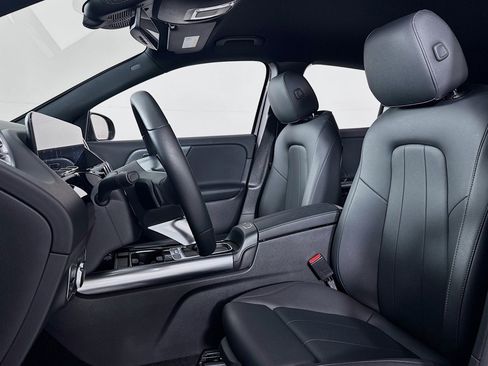 Certified 2025 Mercedes-Benz GLA 250 image 17