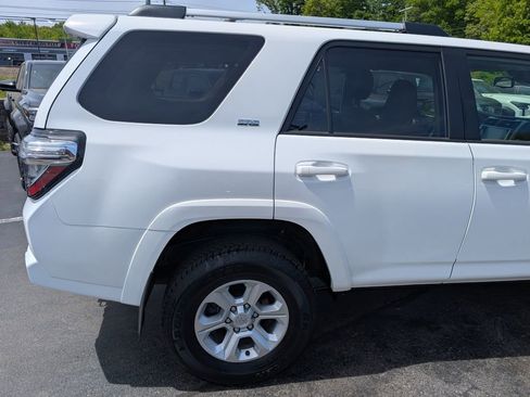Used 2024 Toyota 4Runner SR5 AWD/4WD image 8