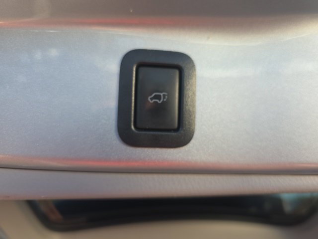 Used 2018 Toyota Highlander XLE FWD image 12