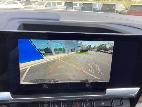 Used 2025 Chevrolet Silverado 2500 LT w/ Convenience Package image 15