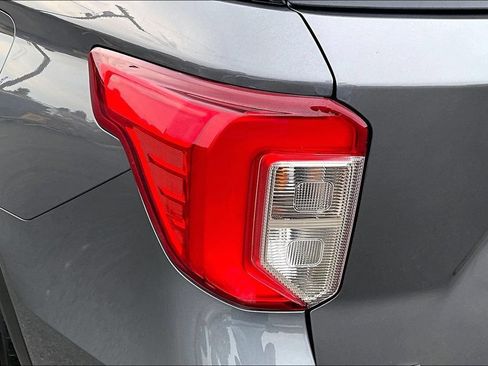 Used 2023 Ford Explorer XLT w/ Equipment Group 202A AWD/4WD image 31