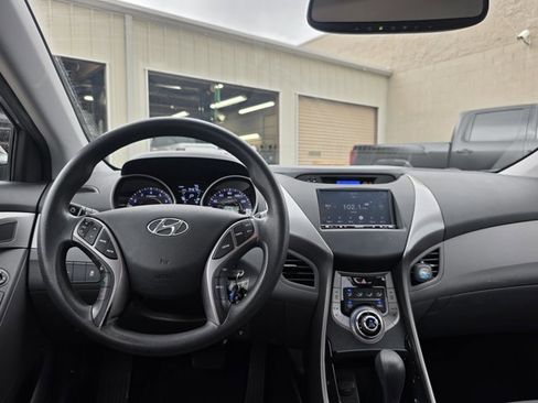 Used 2013 Hyundai Elantra GLS w/ Preferred Pkg FWD image 12